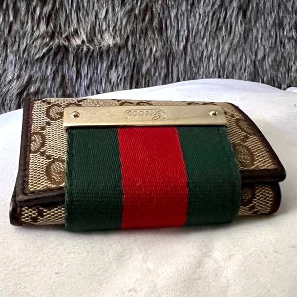 đź‘‘âś…PRICE FIRMâś… AUTHENTIC Gucci Web 6 Key Holder - Picture 4 of 17